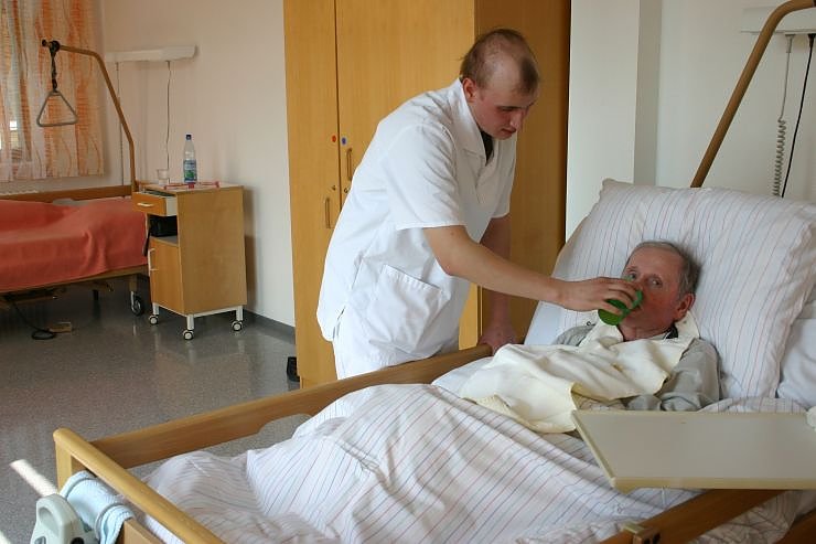 ein Absolvent des FSJ bei der Arbeit (Foto: SHK)