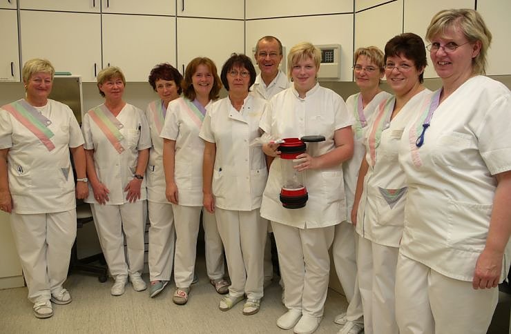 Prof. Dr. Reinhard Kappe und ein Teil seiner Institutsmannschaft (Foto: SHK)