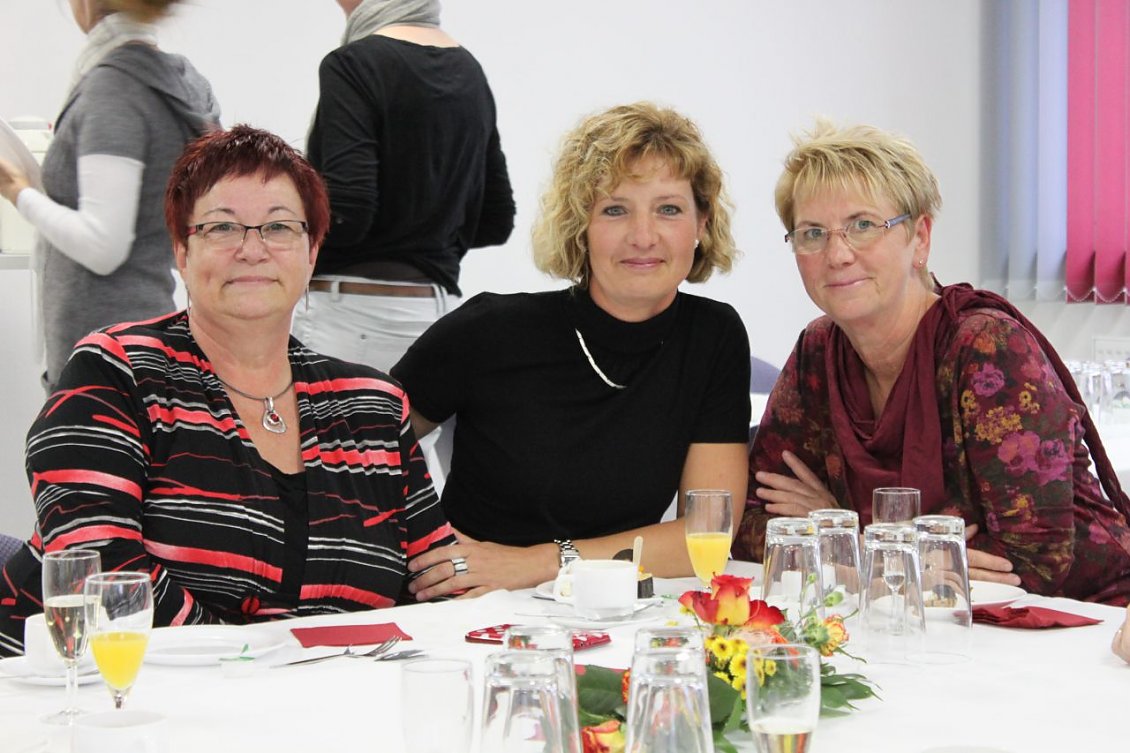 Betriebsratvorsitzende A. Schnell/ A. Genssler (25 Dienstjahre; Physiotherapeutin) / S. Galander (40 Dienstjahre; Physiotherapeutin) (Foto: Anne Hagedorn / SHK)