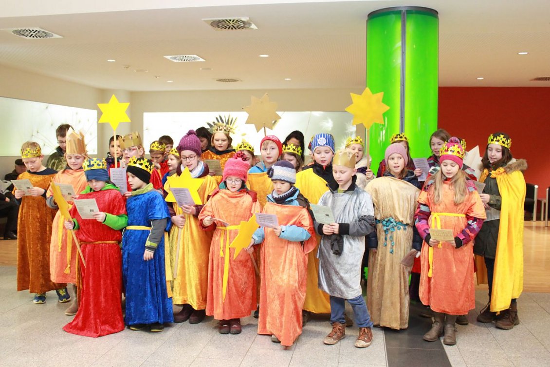 Die Sternensinger im Foyer des SHK (Foto: Anne Hagedorn / SHK)