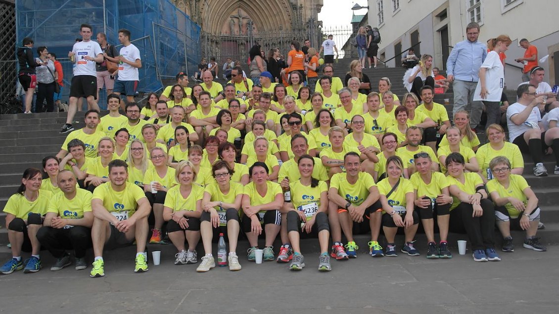 Das Team der S&uuml;dharz Klinikum Nordhausen gGmbH beim Unternehmenslauf in Erfurt 2016 (Foto: SHK)