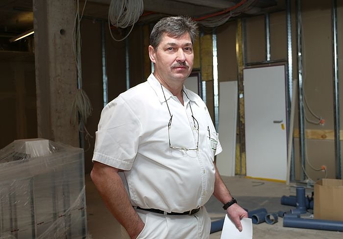 Steinbrück mitten in einer Baustelle (Foto: SHK)