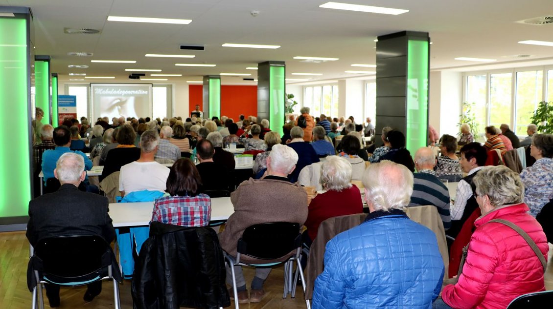 170 Besucher beim öffentlichen Vortrag von Dr. med. Hubert Scharf, Chefarzt der Klinik für Augenheilkunde im Südharz Klinikum Nordhausen (Foto: Anne Hagedorn / SHK)