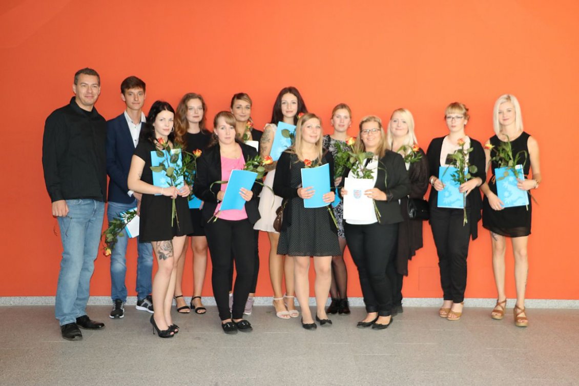 Zeugnis&uuml;bergabe (Foto: S&uuml;dharz Klinikum )