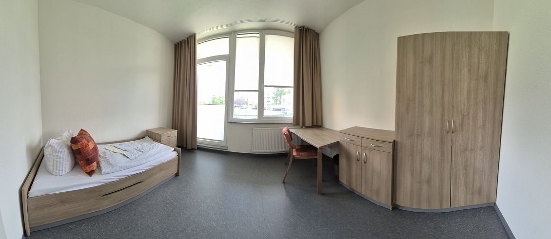 WG Schlafzimmer mit Balkon (Foto: SHK)