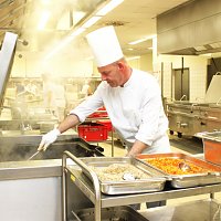 Gro&szlig;k&uuml;che vom S&uuml;dharz Klinikum setzt auf handwerkliche Qualit&auml;t (Anne Hagedorn / SHK)