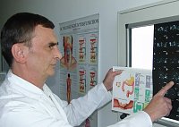 Chefarzt Dr. Joachim Rupprecht, hier vor einer Computertomografie (nnz-online)