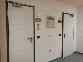 Eingang Hot Labs (Foto: SHK)